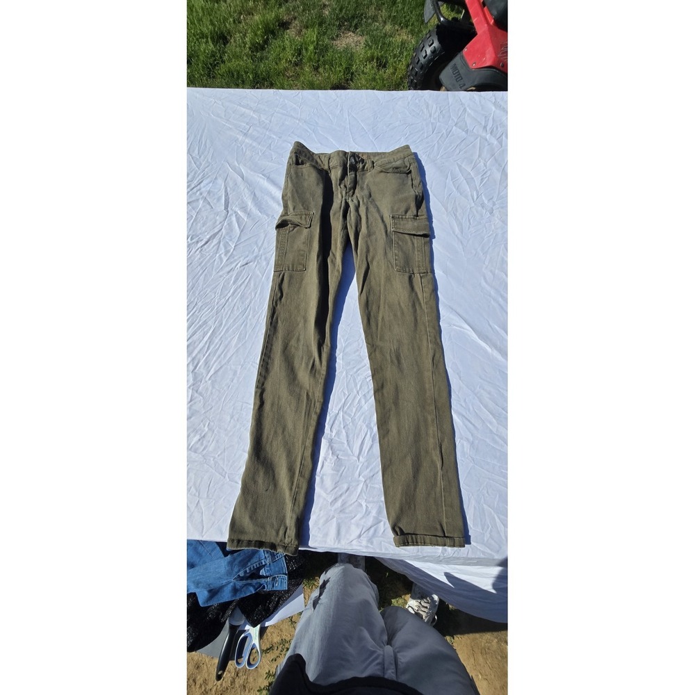 pair of olive green Wax Jean brand junior skinny jeans in size 5